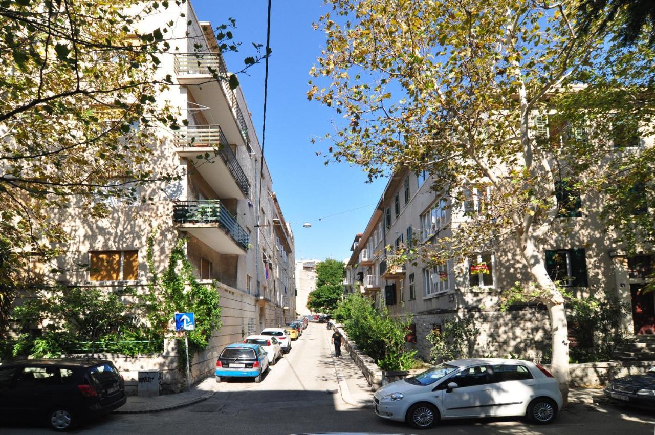 Apartment The Charm Split Bagian luar foto