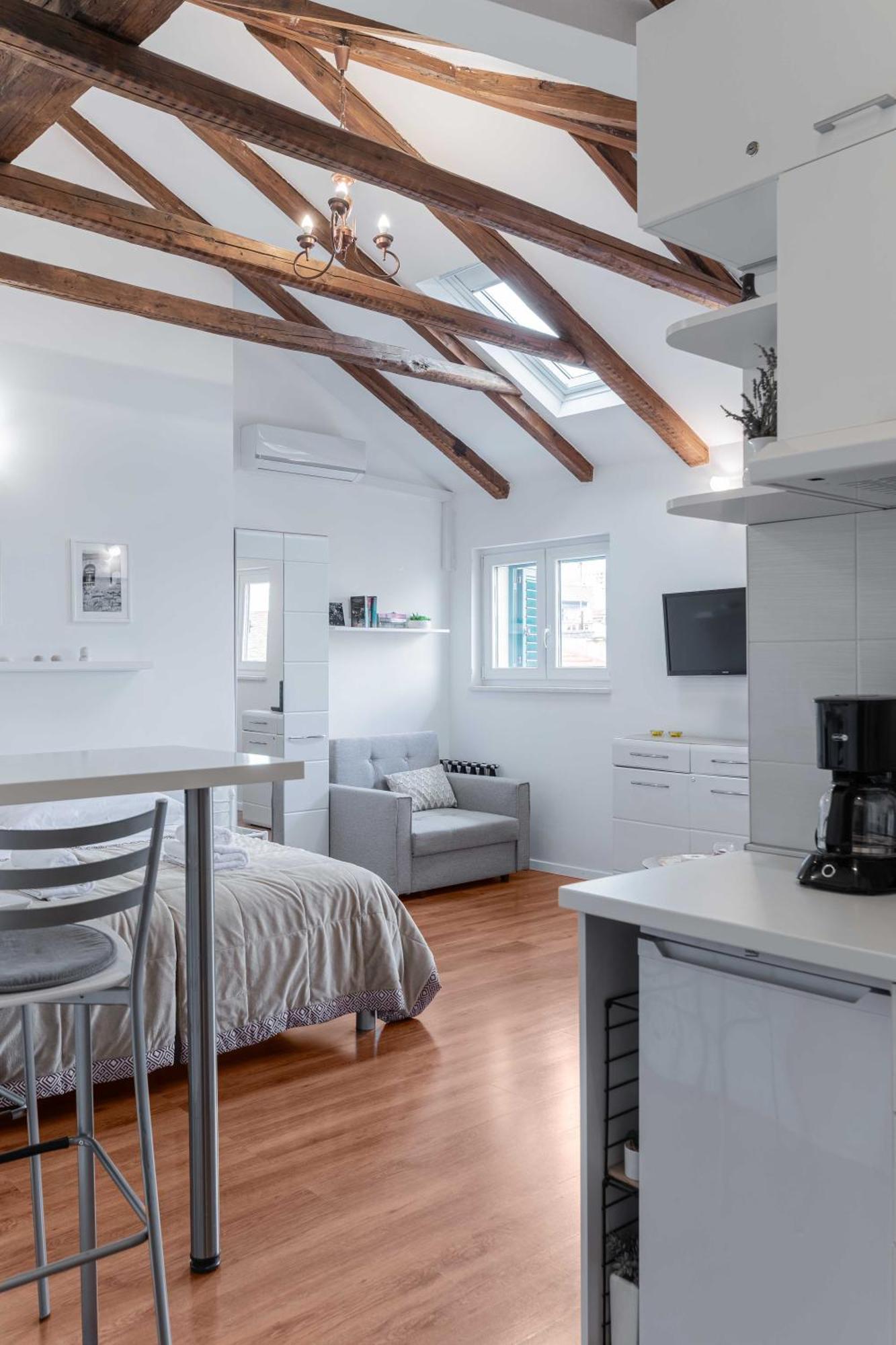 Apartment The Charm Split Bagian luar foto