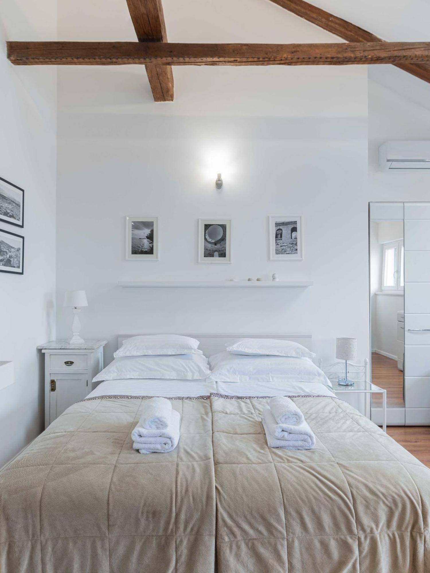 Apartment The Charm Split Bagian luar foto