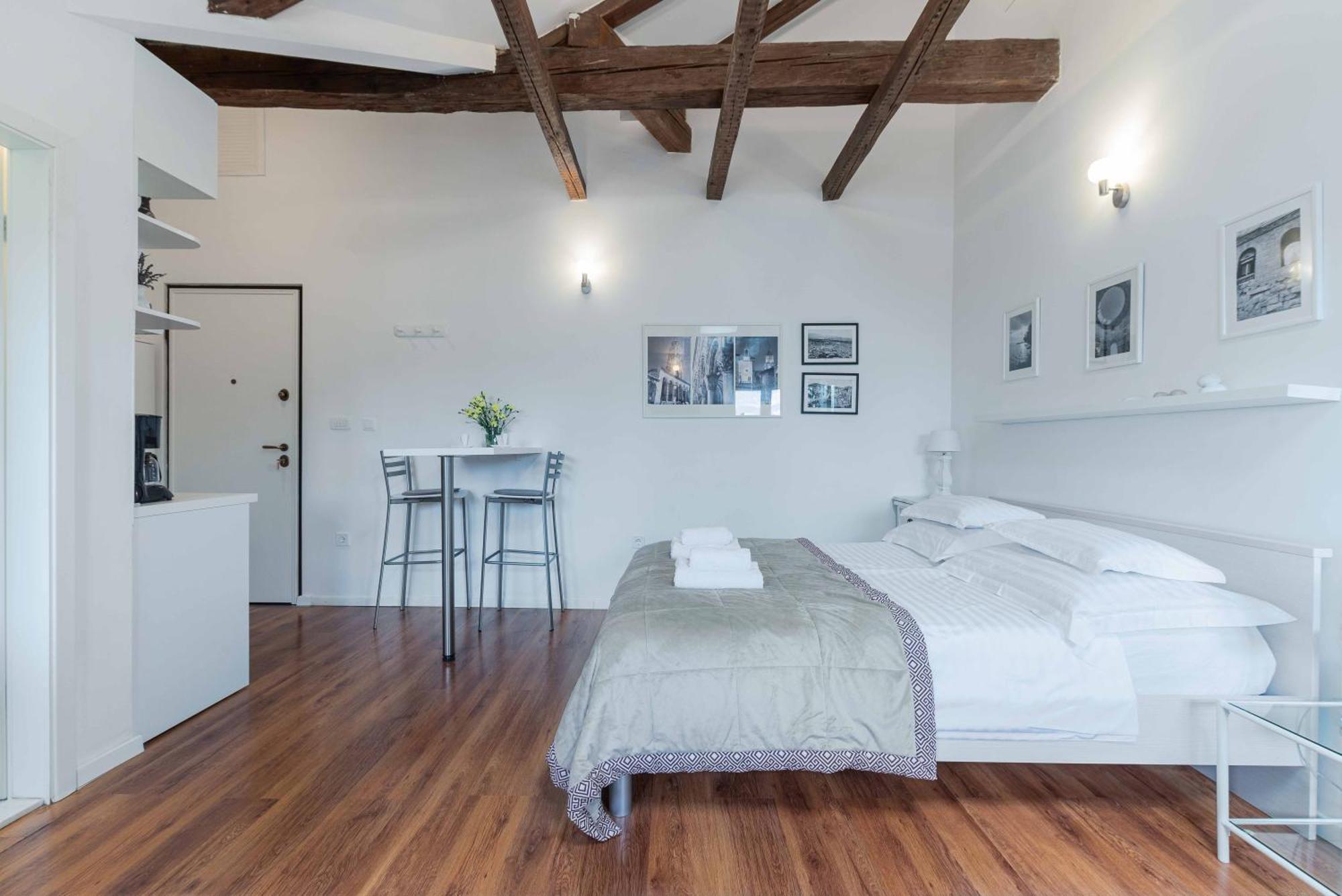 Apartment The Charm Split Bagian luar foto