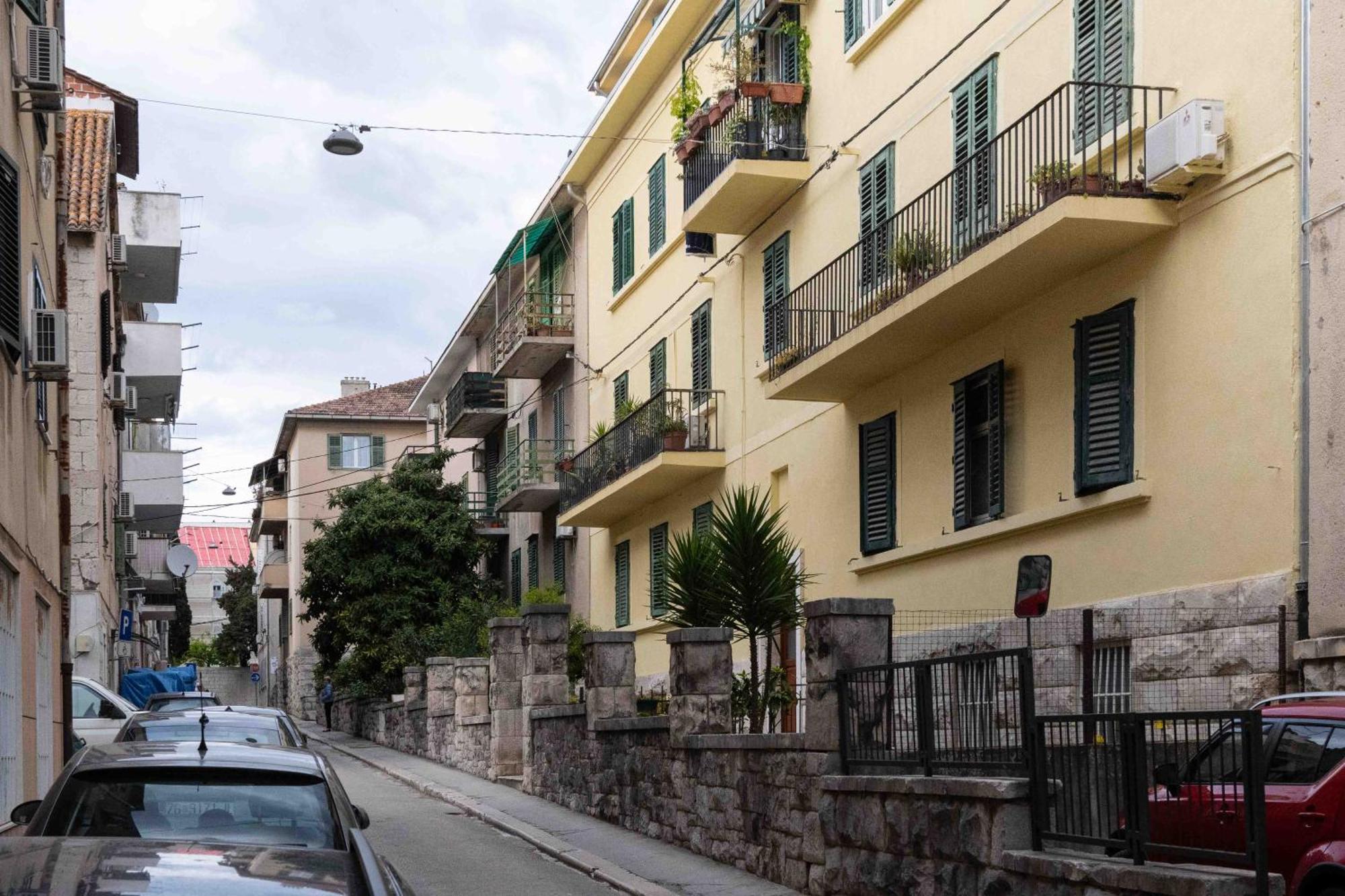 Apartment The Charm Split Bagian luar foto