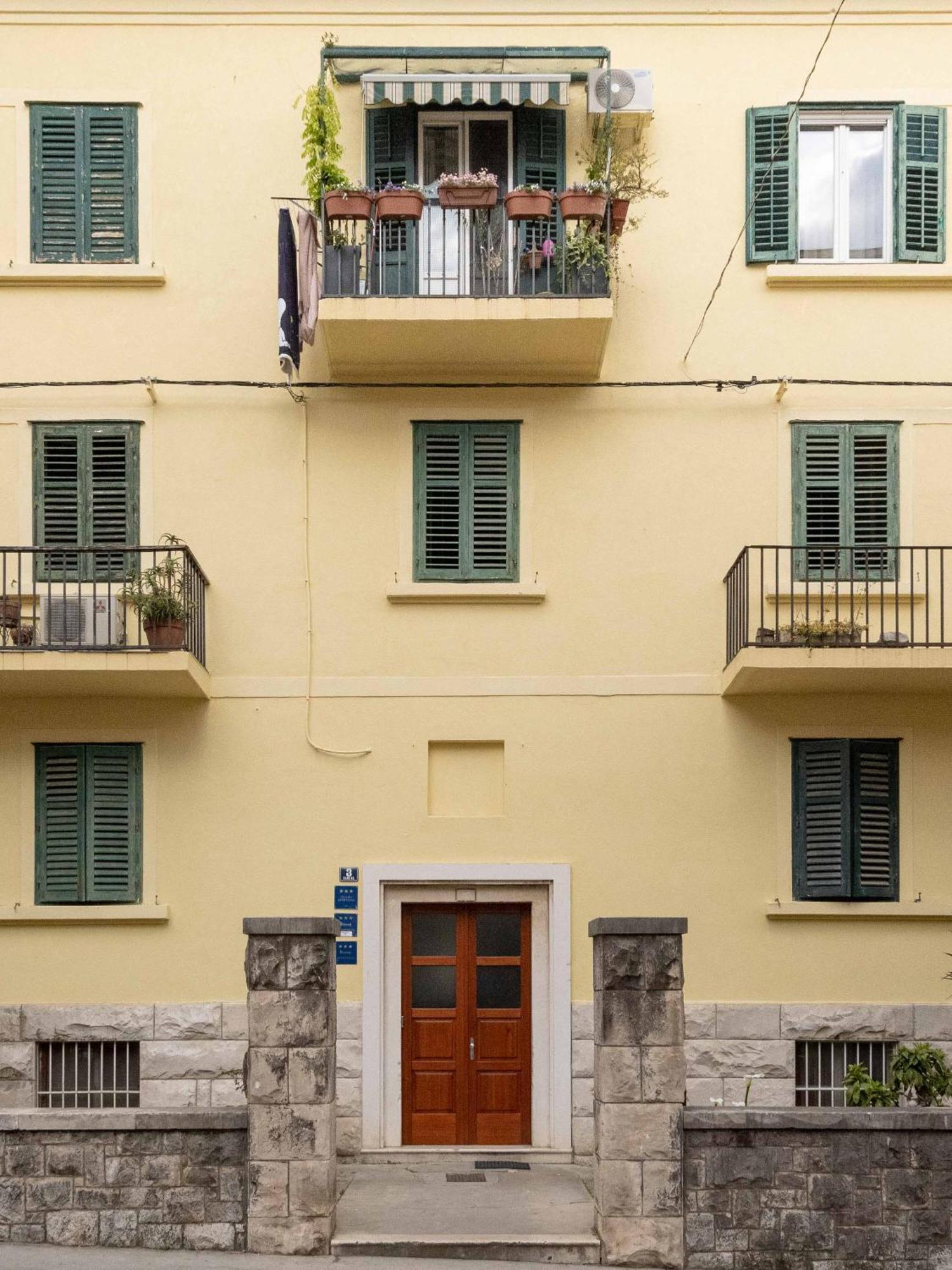 Apartment The Charm Split Bagian luar foto