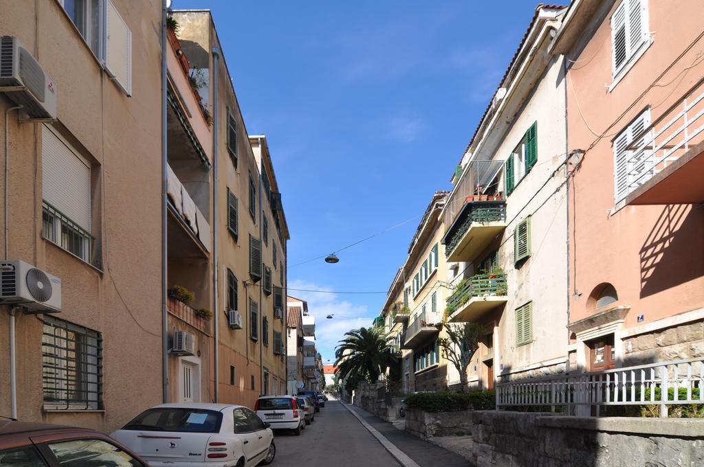 Apartment The Charm Split Bagian luar foto