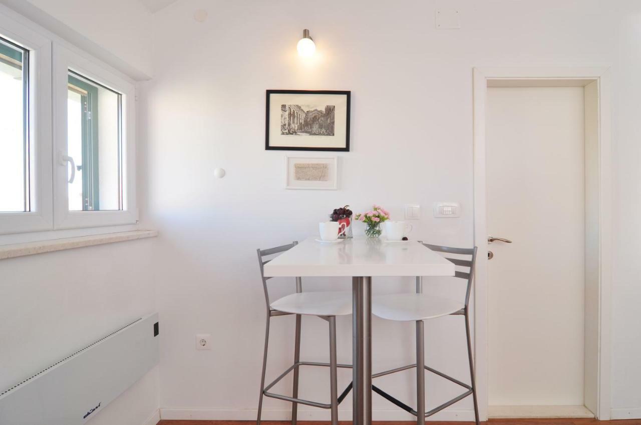Apartment The Charm Split Bagian luar foto