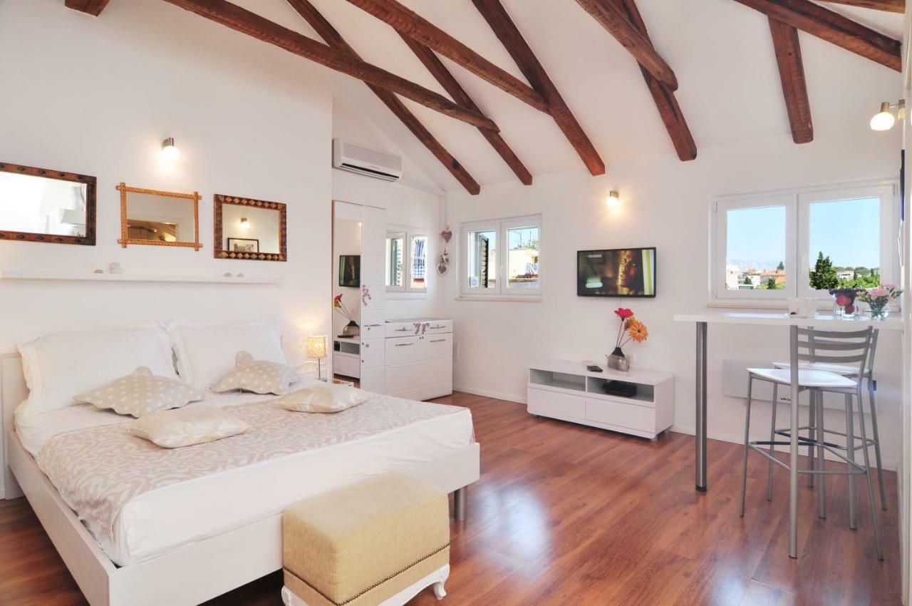 Apartment The Charm Split Bagian luar foto